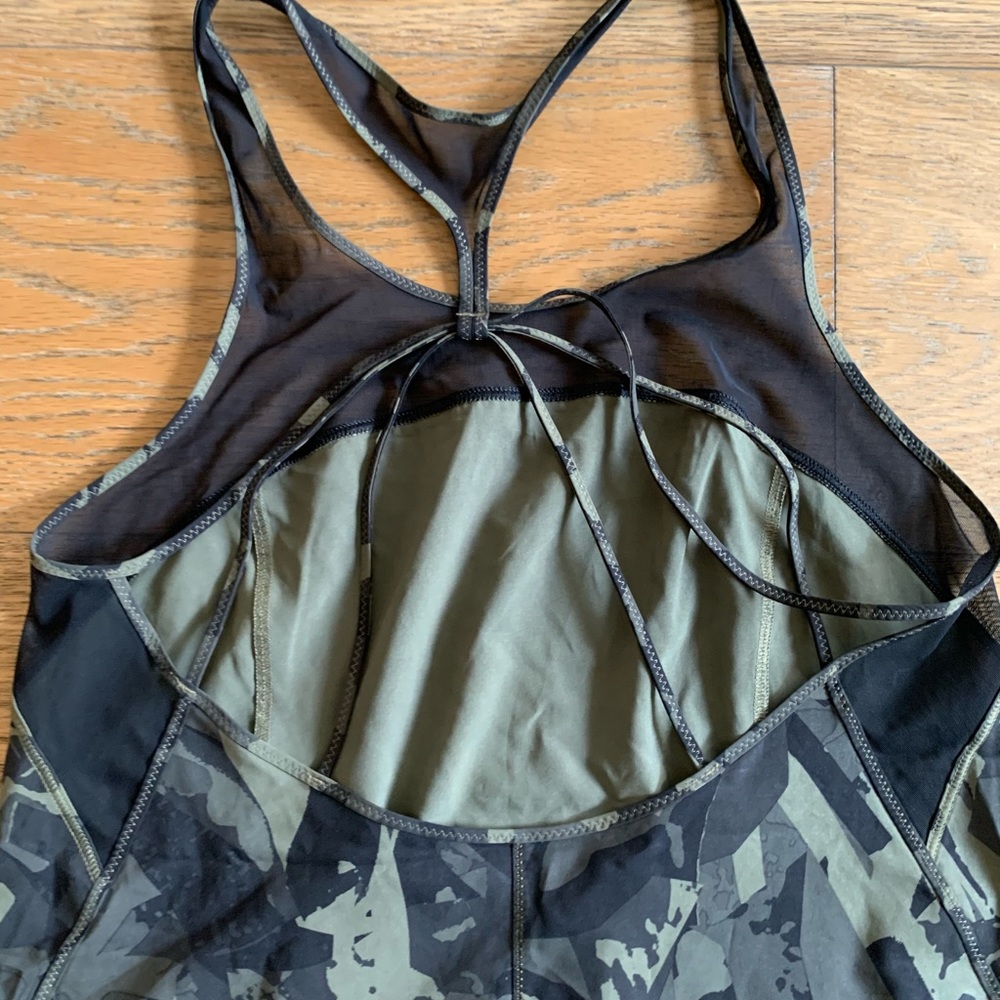 Lululemon Tank - Size 4 - Picture 4 of 4
